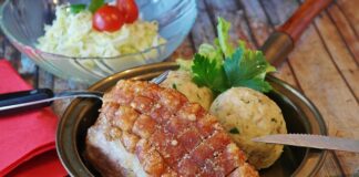 Jak długo moczyć schab w mleku z cebulą?