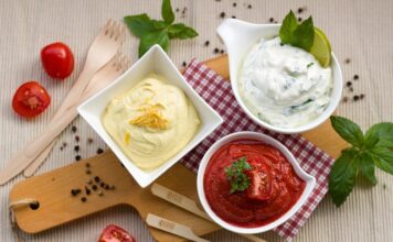 Jak się robi dip czosnkowy?