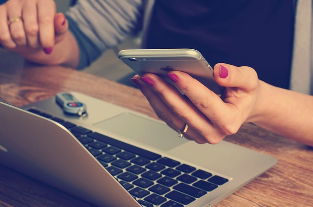 Czy można ładować telefon przez całą noc? Czy można ładować telefon przez całą noc?